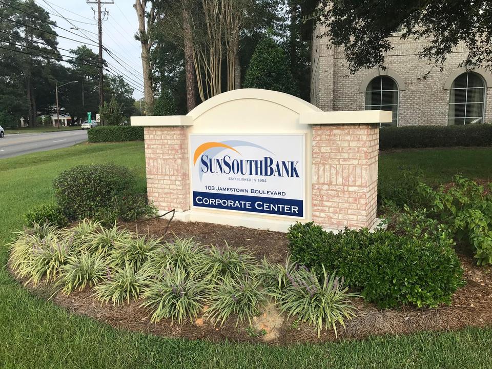 SunSouth Bank: Monument sign
